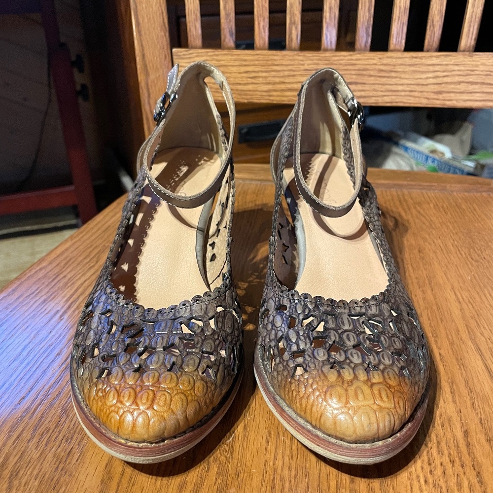 Socofy Croc-embossed Heels in Tan/Grey - Size 39